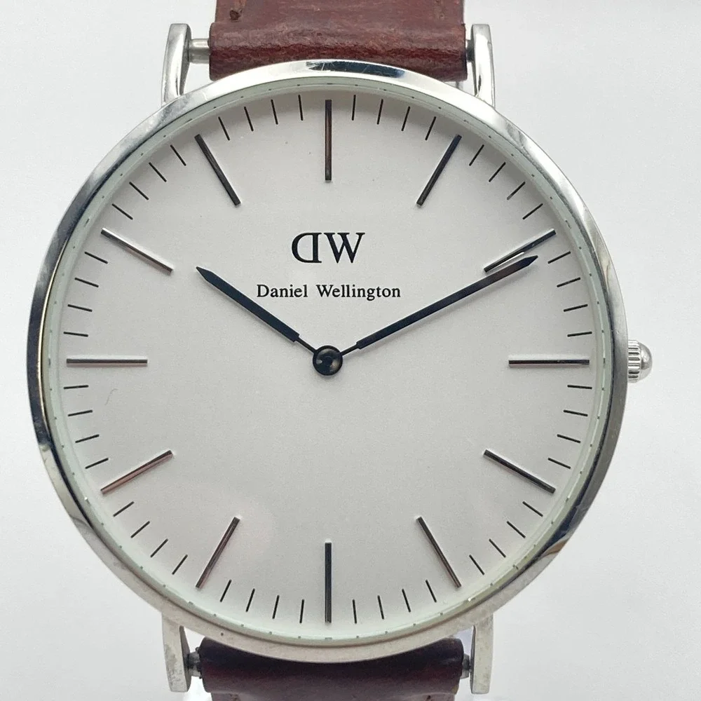 Daniel Wellington Men's Watch 41mm Silver Tone Leather WR 30M New Battery 8.5